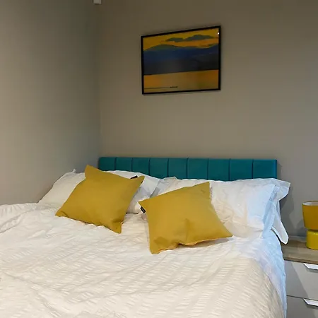 Stunning King In The Heart Of Leeds Center Apartment *