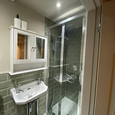 Stunning King In The Heart Of Center