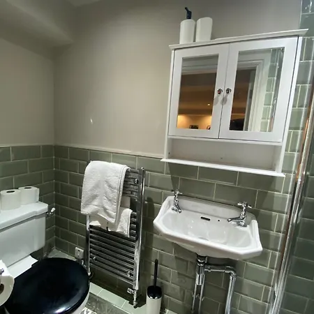 Stunning King In The Heart Of Center