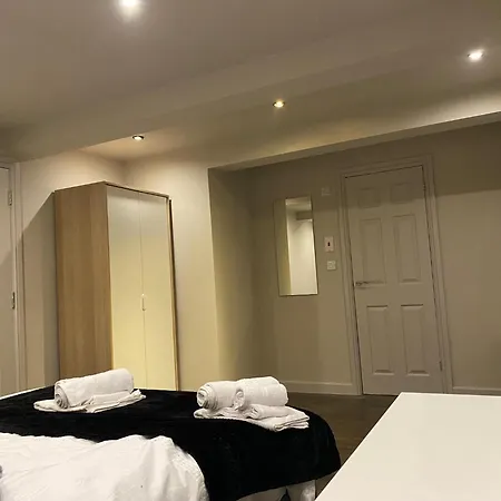 Stunning King In The Heart Of Leeds Center Apartment
