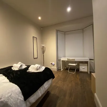 Stunning King In The Heart Of Center