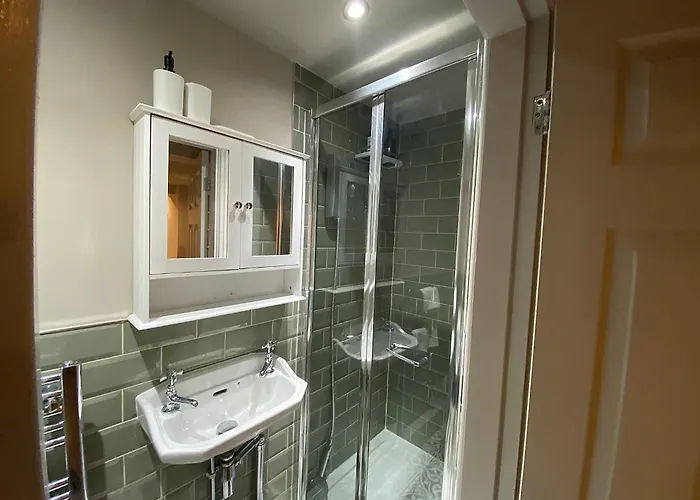 Stunning King In The Heart Of Center