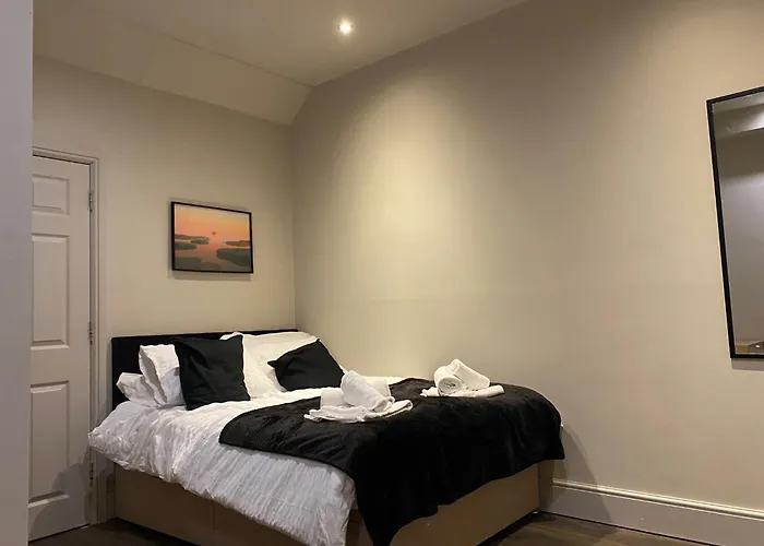 Stunning King In The Heart Of Center