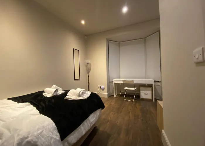 Stunning King In The Heart Of Center