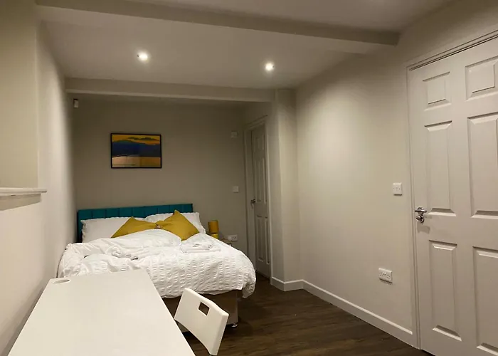 Апартаменти Stunning King In The Heart Of Center *