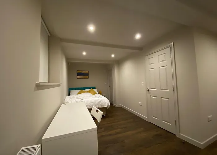 Stunning King In The Heart Of Center * Лідс