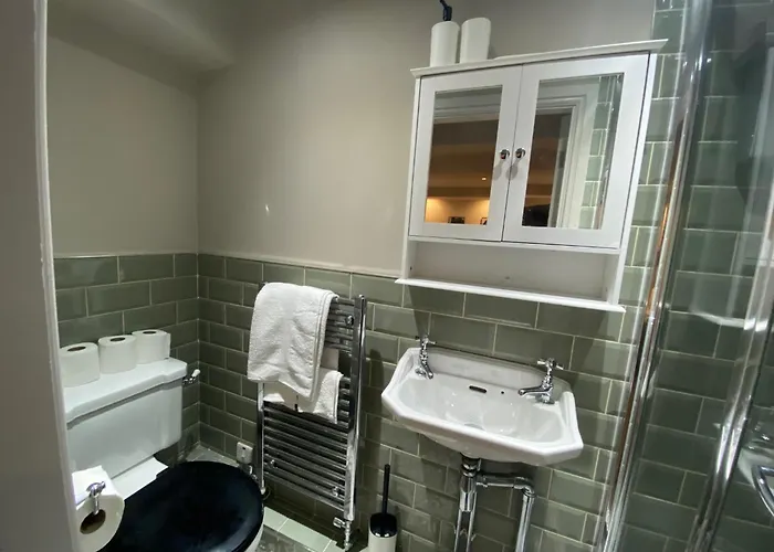 Stunning King In The Heart Of Center