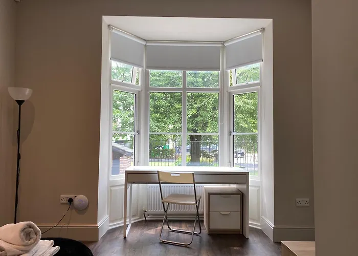 Stunning King In The Heart Of Center