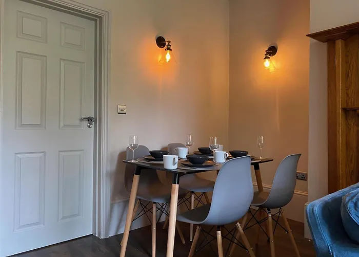 Stunning King In The Heart Of Center * Лидс